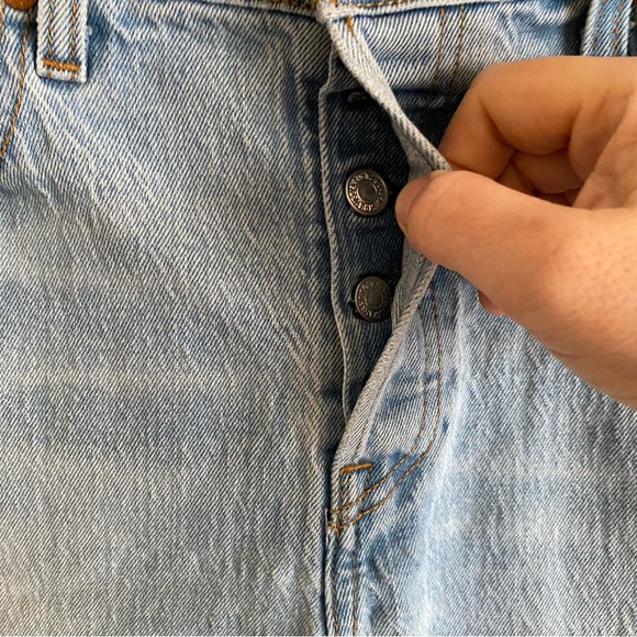 Levis Premium Wedgie Icon Straight Jeans Woman 31 Light Wash High Rise FLAW - Picture 5 of 16